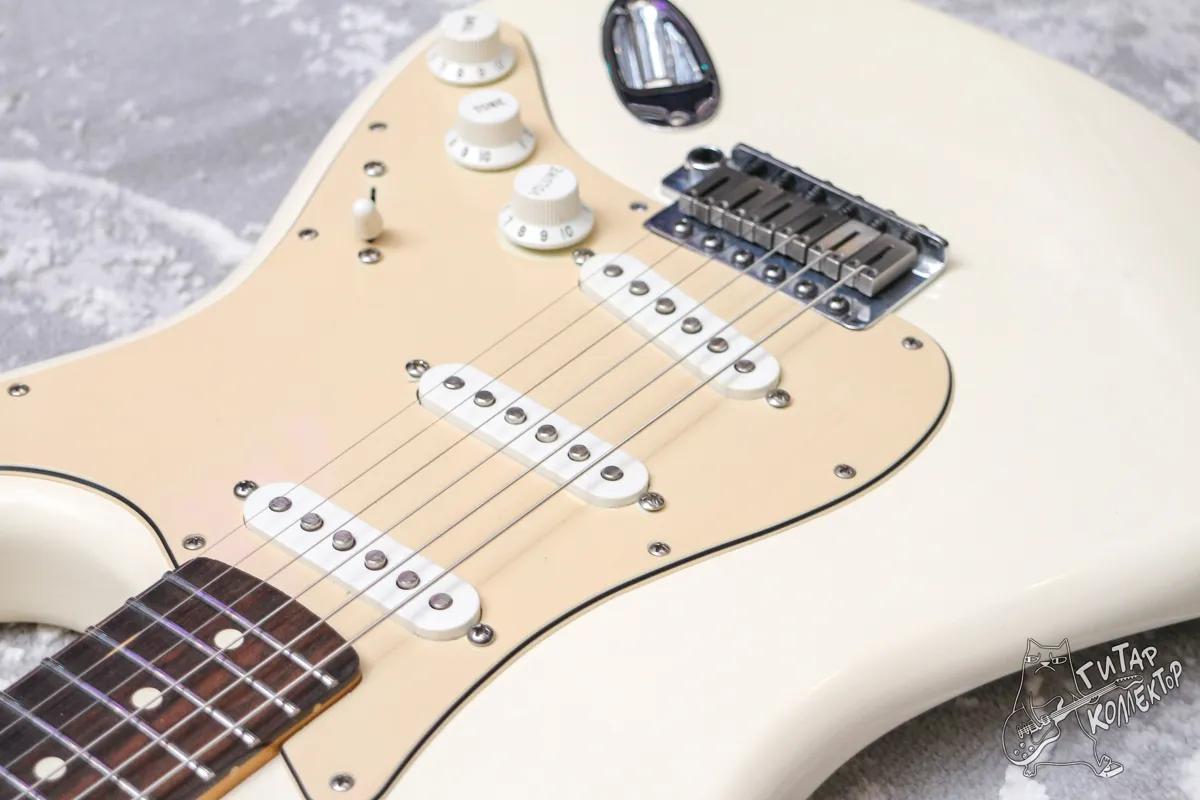 Fender Standard Stratocaster Arctic White