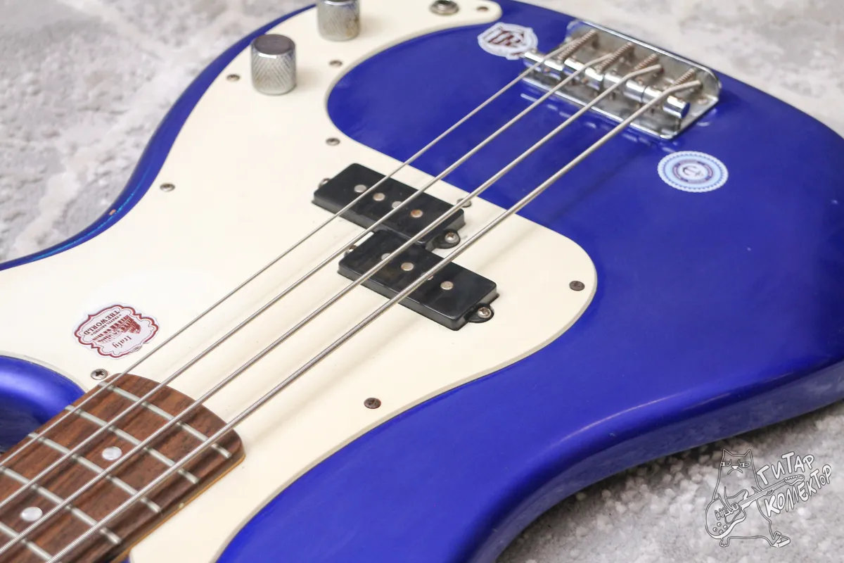 Squier Affinity Precision Bass Metallic Blue