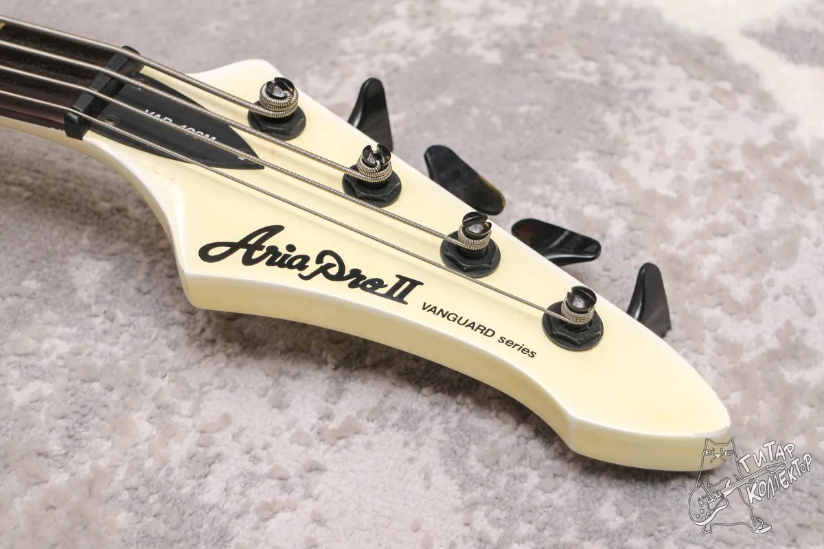 Aria Pro II VAB-400M Vanguard Bass White