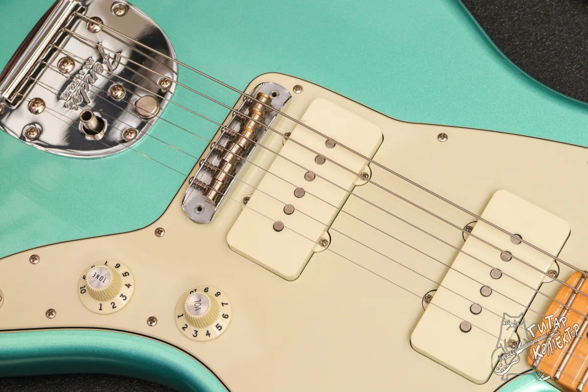 Fender American Professional Jazzmaster Mystic Seafoam