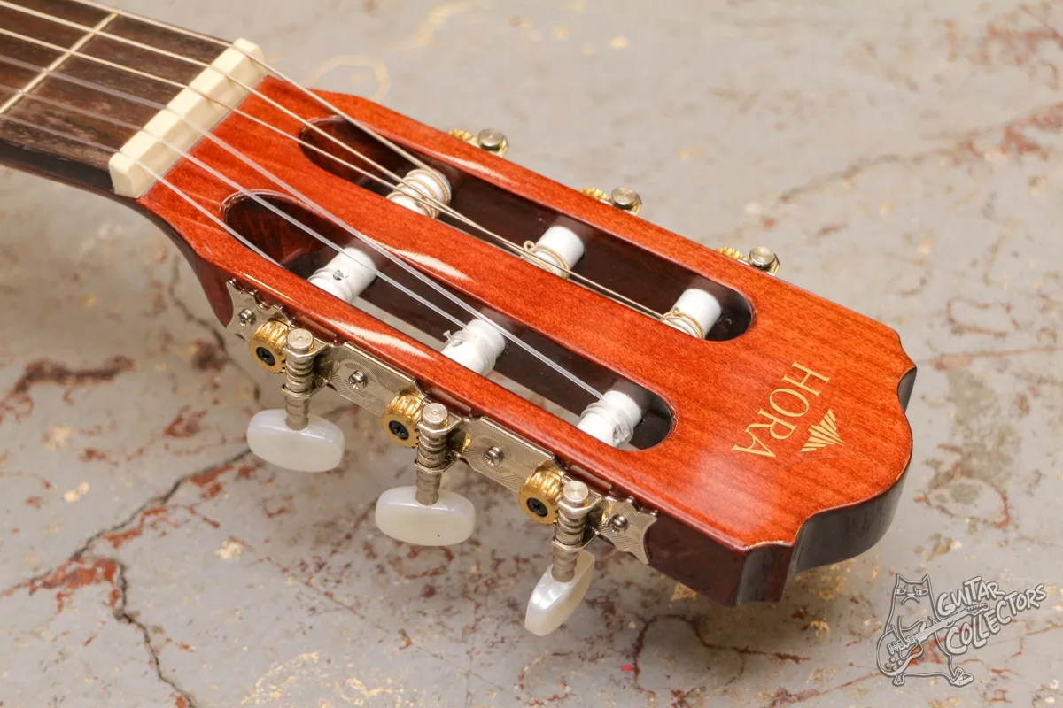 Hora N1010 Classical Guitar 4/4