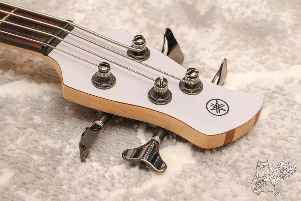 Yahama TRBX504 Translucent White Bass