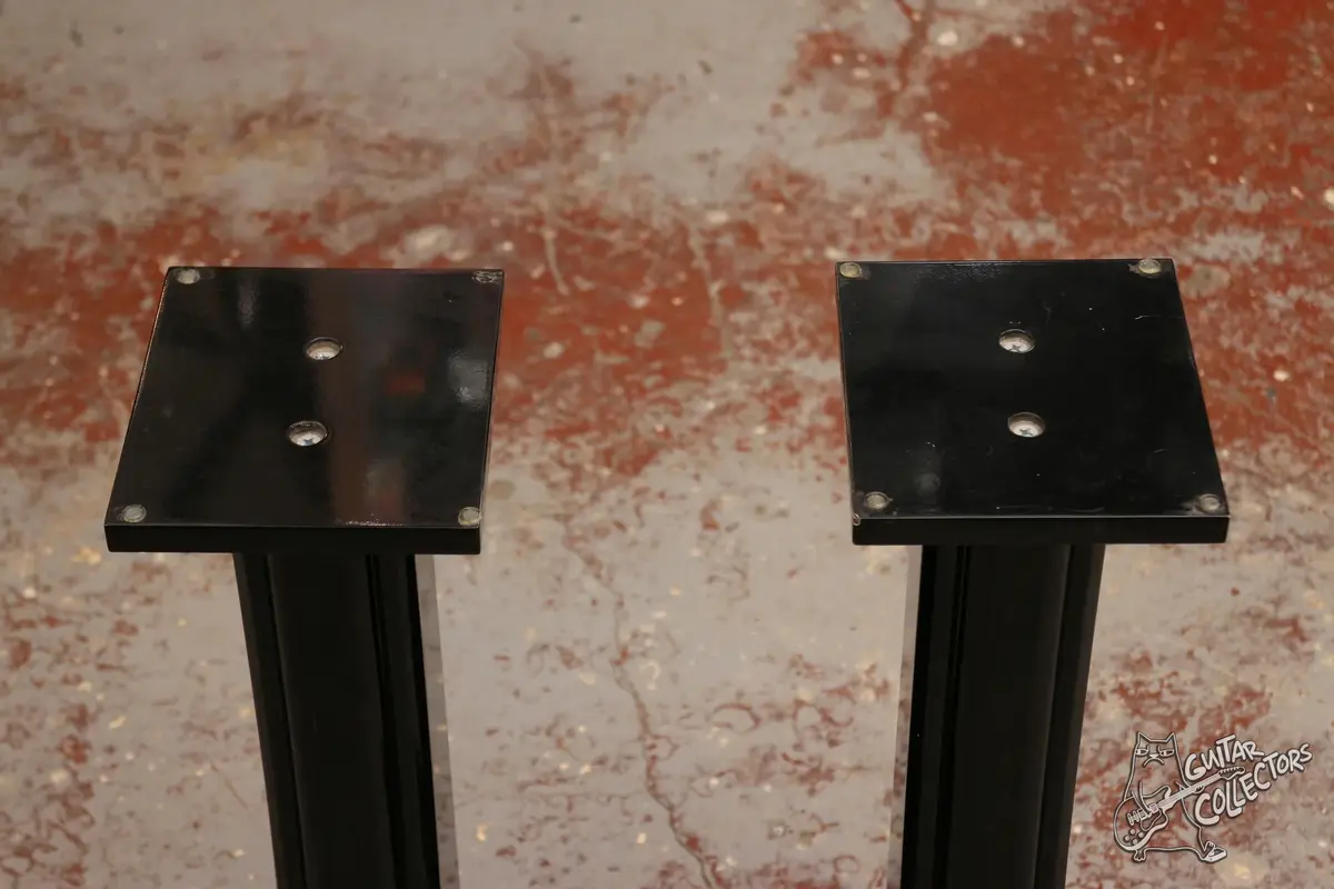 Деревянные лакированные стойки под студийные мониторы  акустические системы.