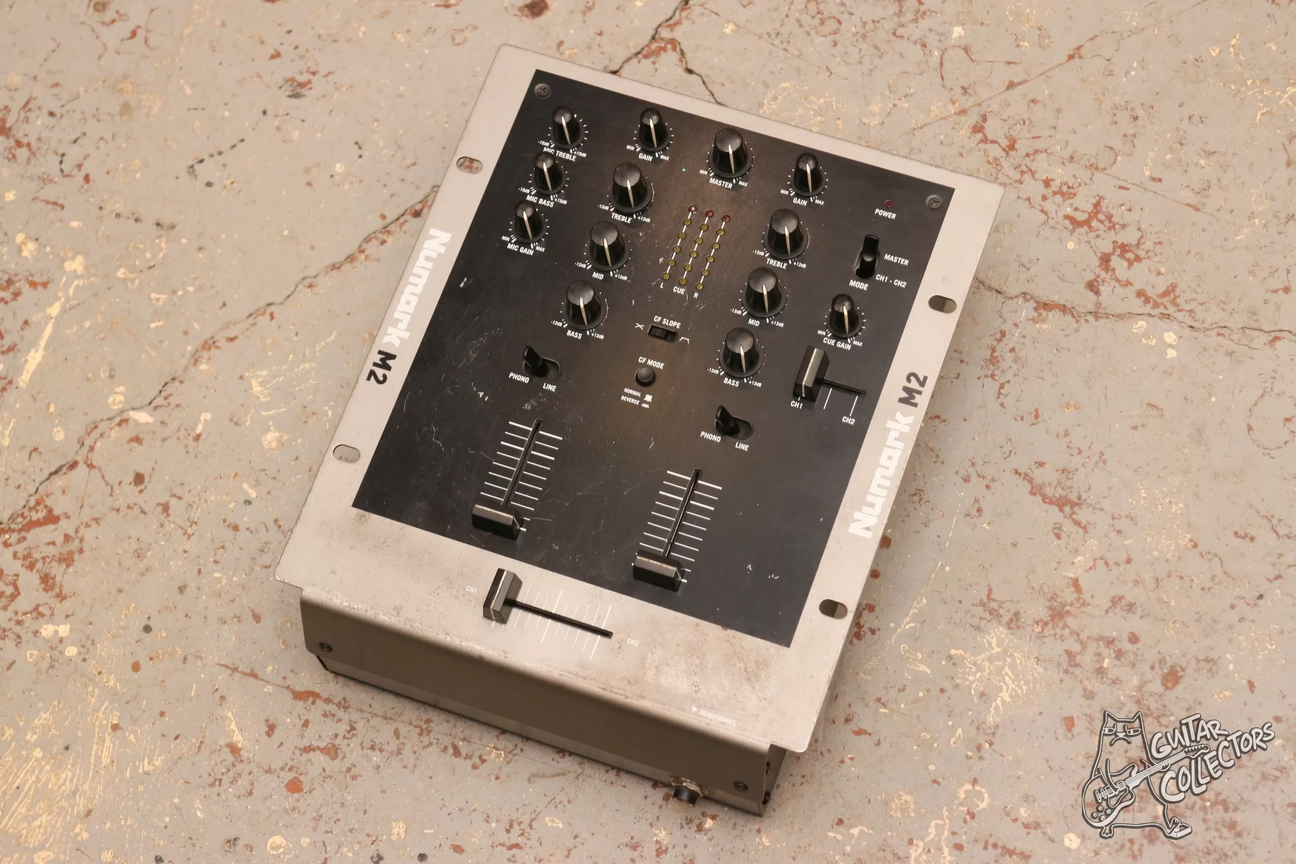 Numark M 2