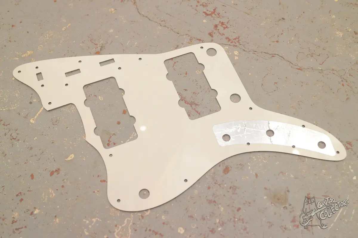 Пикгард без отверстий под темброблок, белый