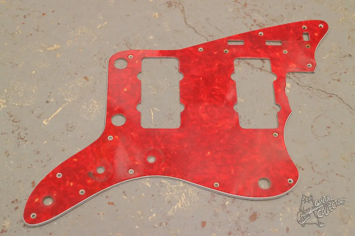 Пикгард красный Jaguar & Jazzmaster
