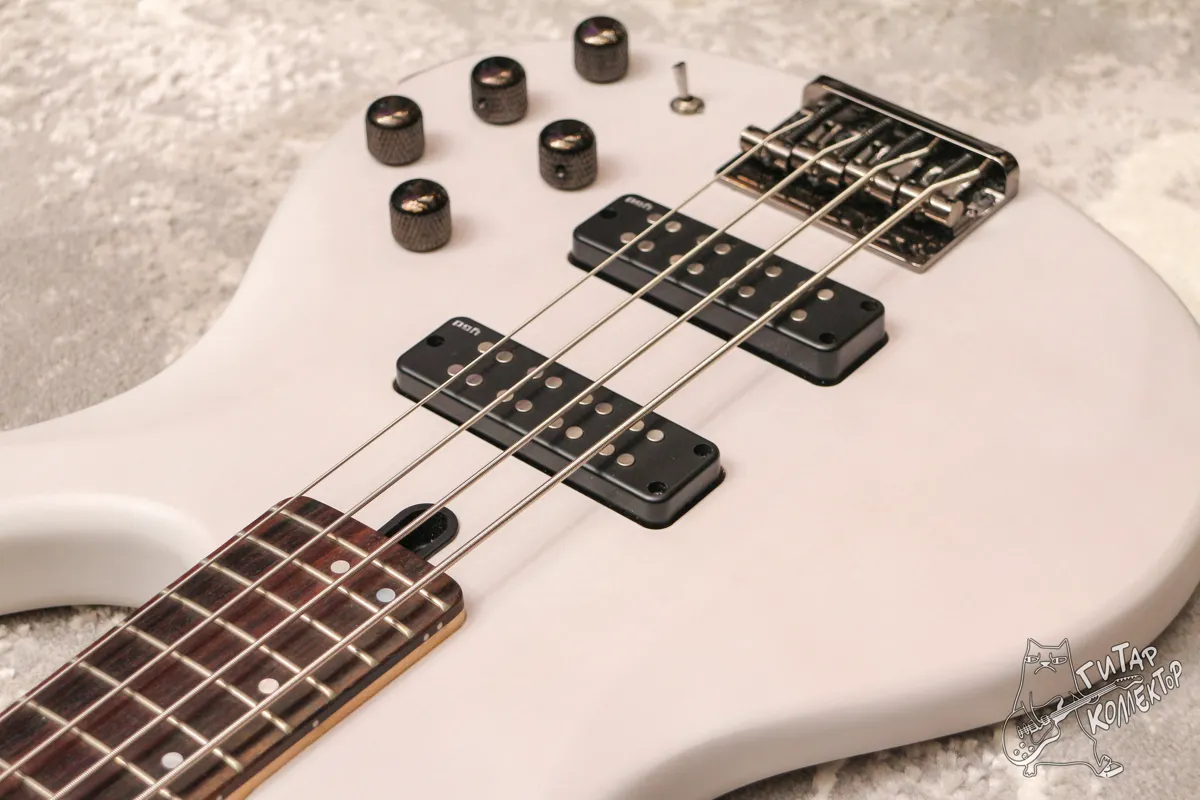 Yahama TRBX504 Translucent White Bass