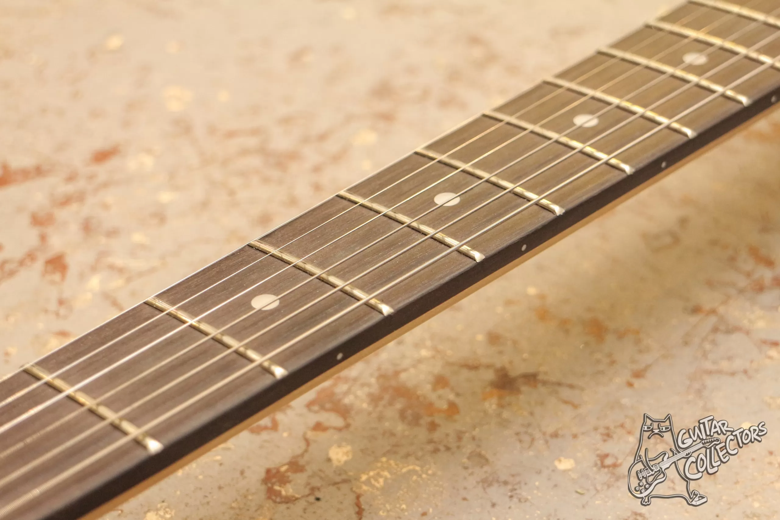Caraya E233BK Flying V