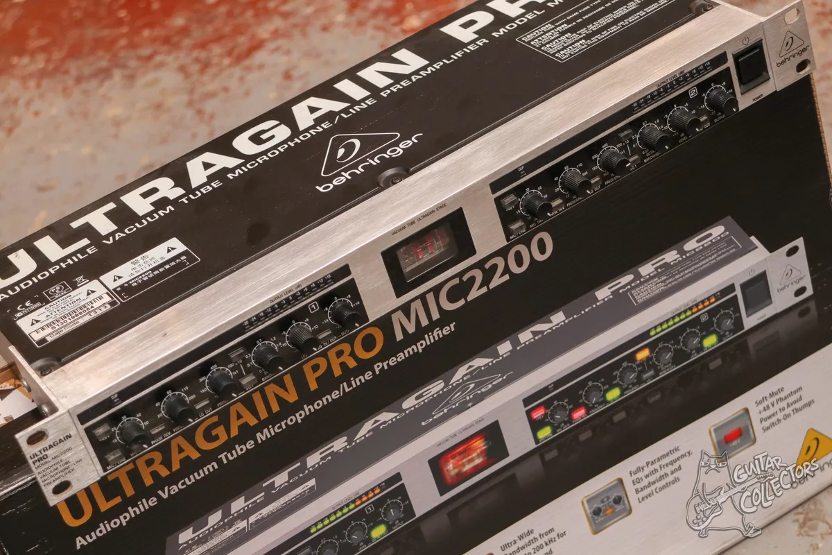 Behringer MIC 2200 UltraGain Pro Микрофонный предусилитель