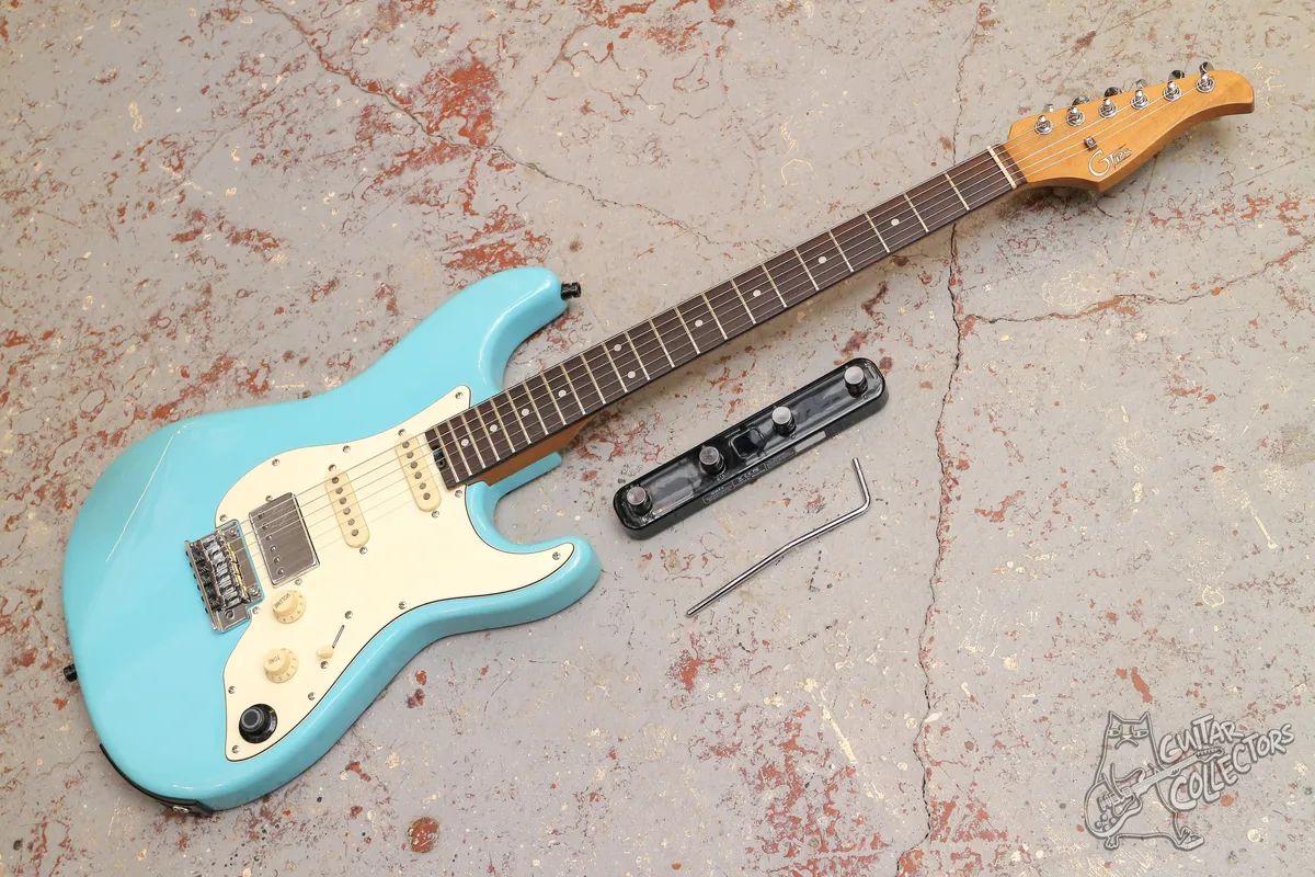 Mooer GTRS S801 Standard Stratocaster Sonic Blue