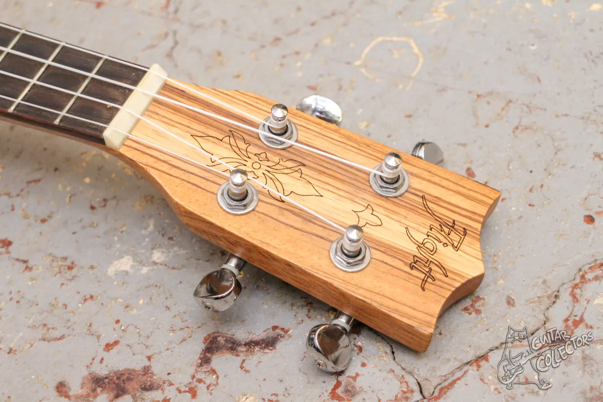 Flight DUS 320 Ukulele