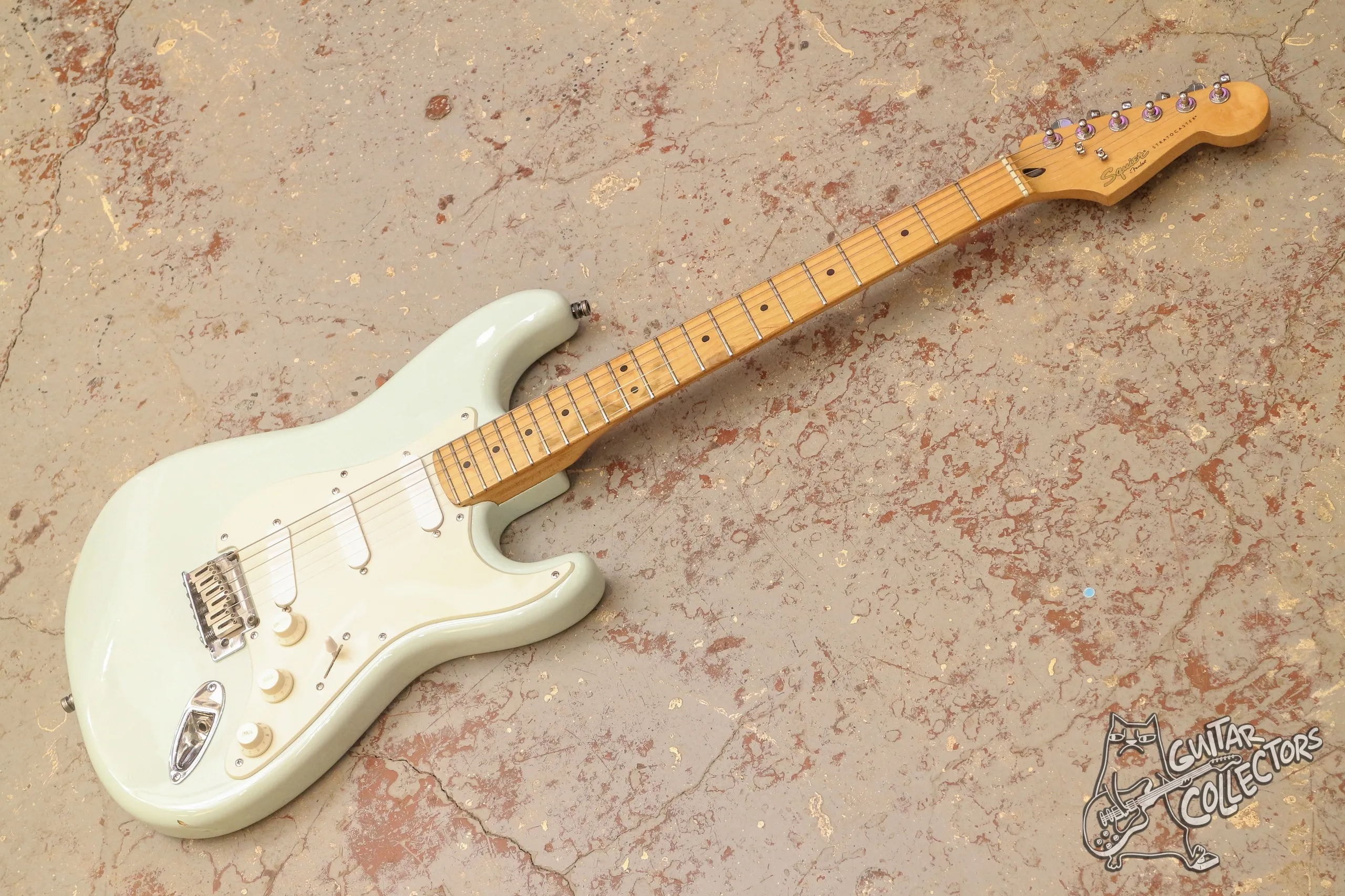 Squier Deluxe Stratocaster MN Daphne Blue