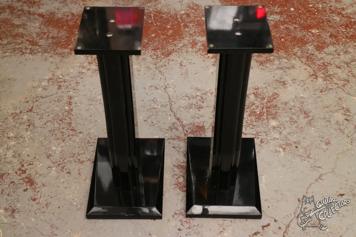 Деревянные лакированные стойки под студийные мониторы  акустические системы.