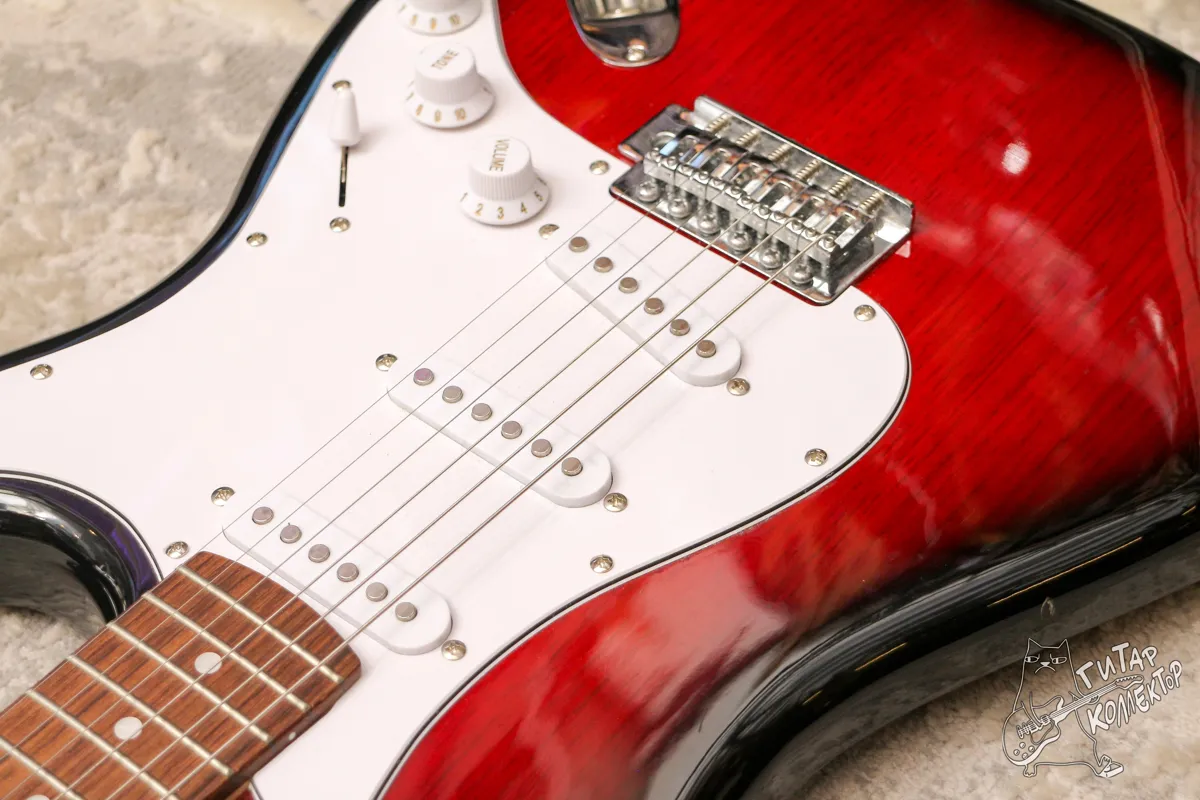 Homage HEG300 Stratocaster Red Sunburst