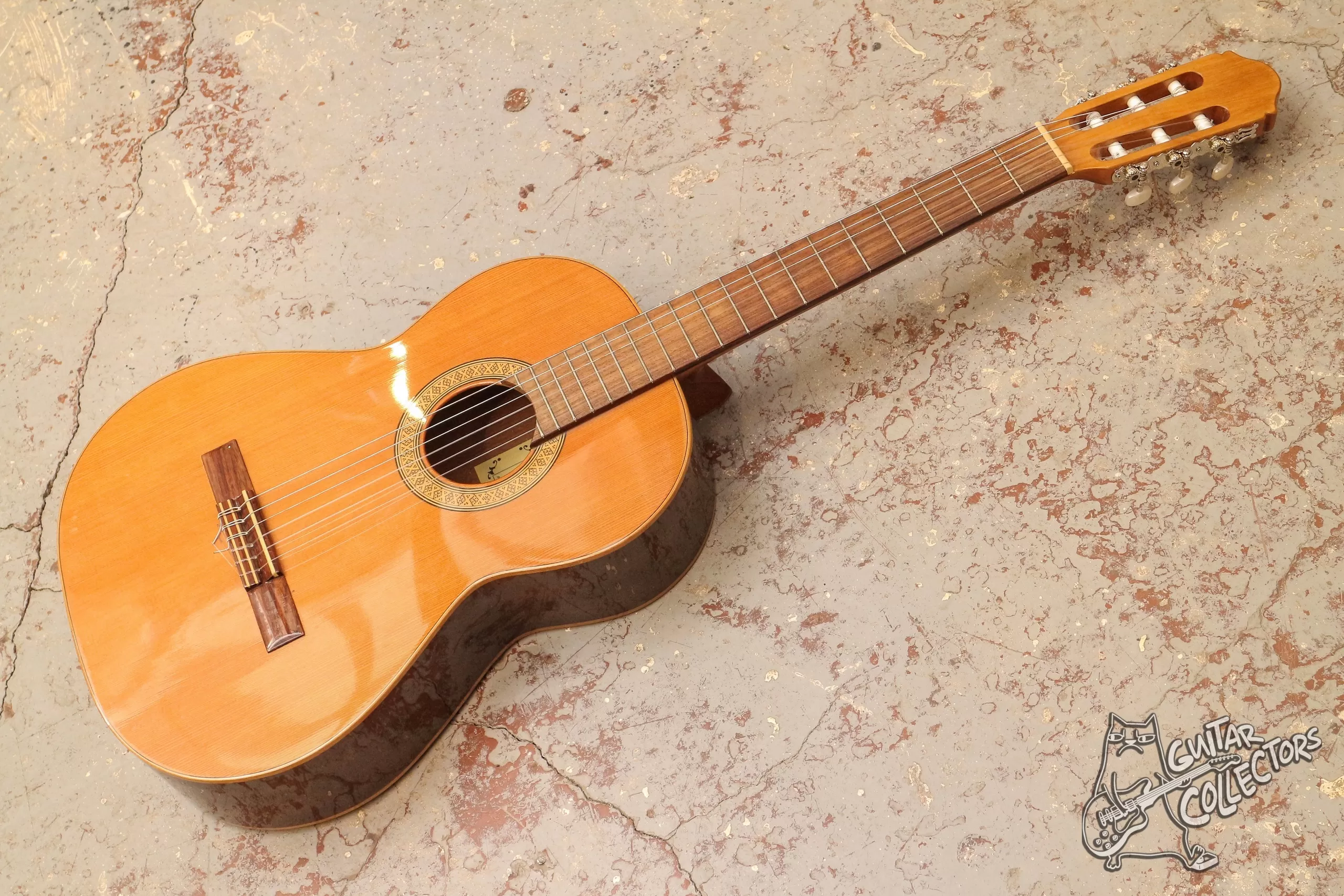 Raimundo Mod.118 Classical Guitar 4/4