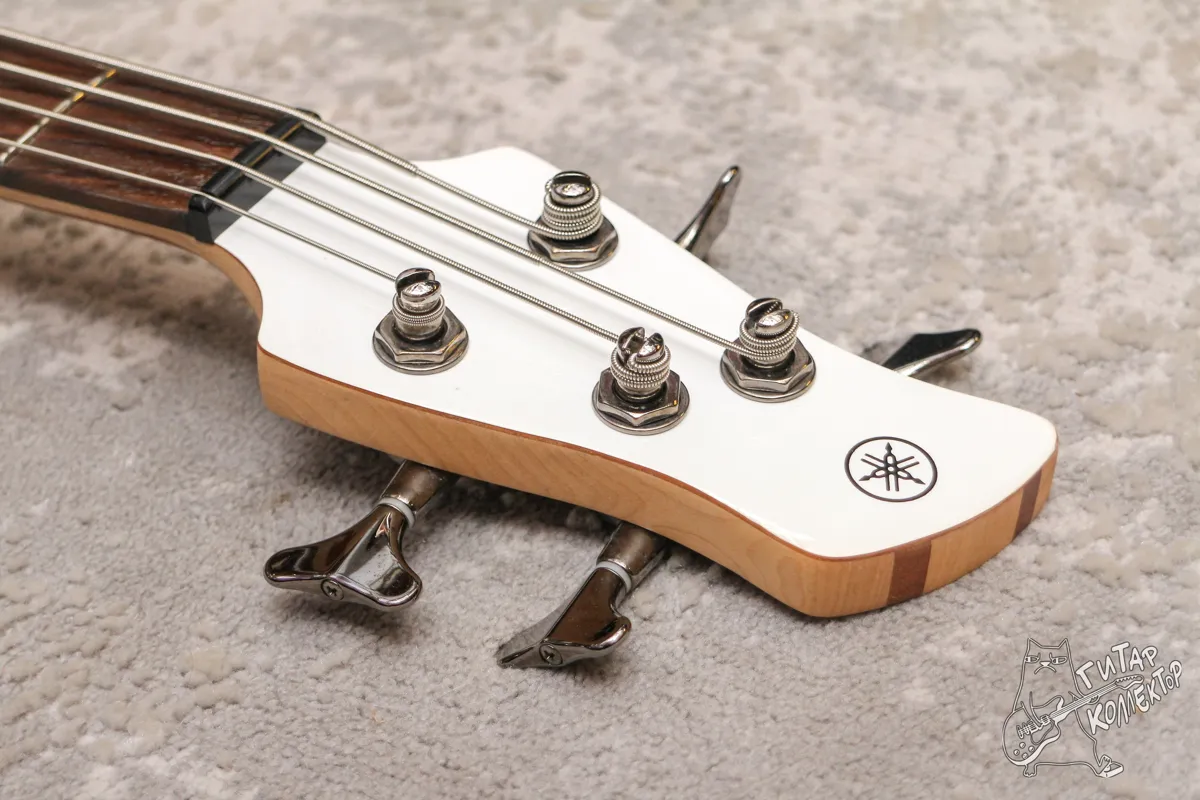 Yamaha TRBX 304 Bass White