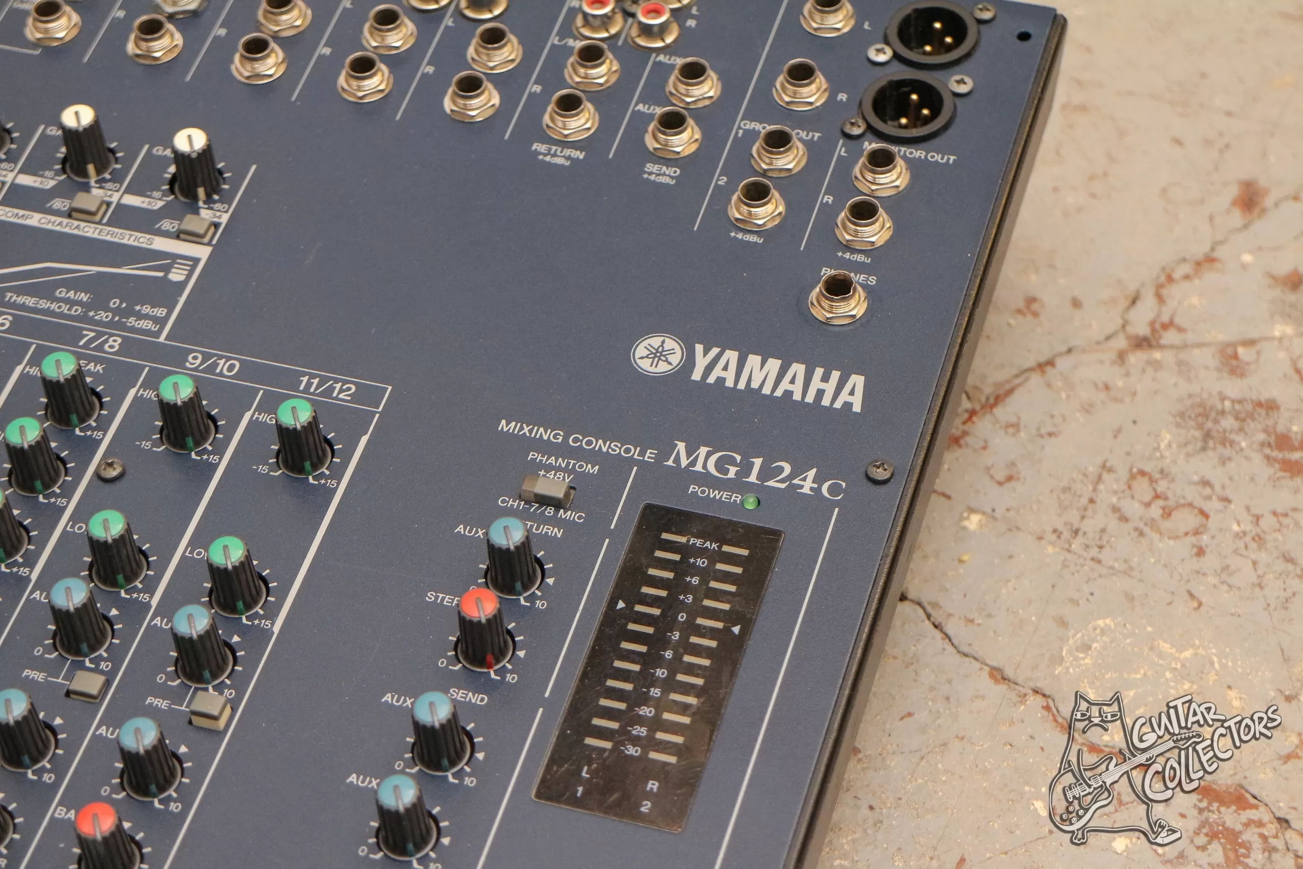 Yamaha MG 124 C Микшерный пульт