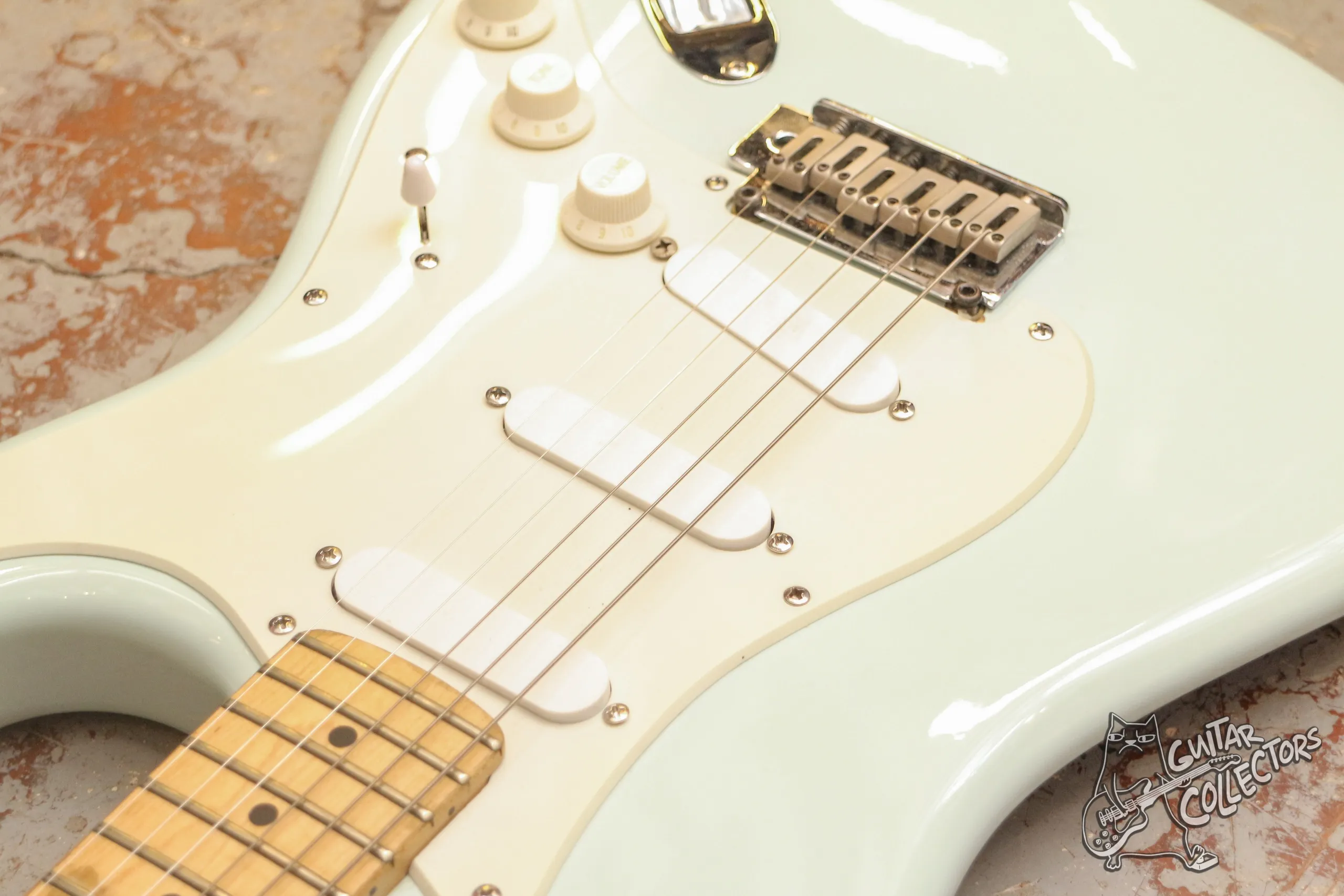 Squier Deluxe Stratocaster MN Daphne Blue