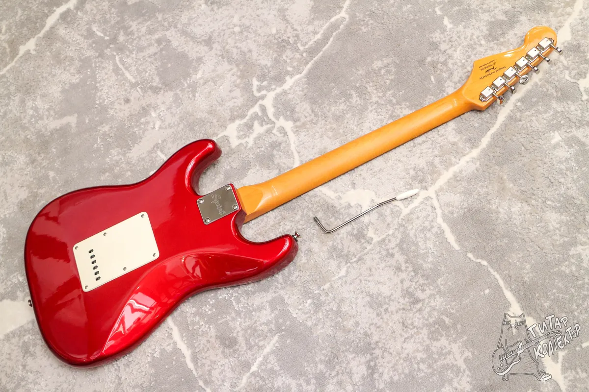Squier Classic Vibe ‘60s Stratocaster Candy Apple Red