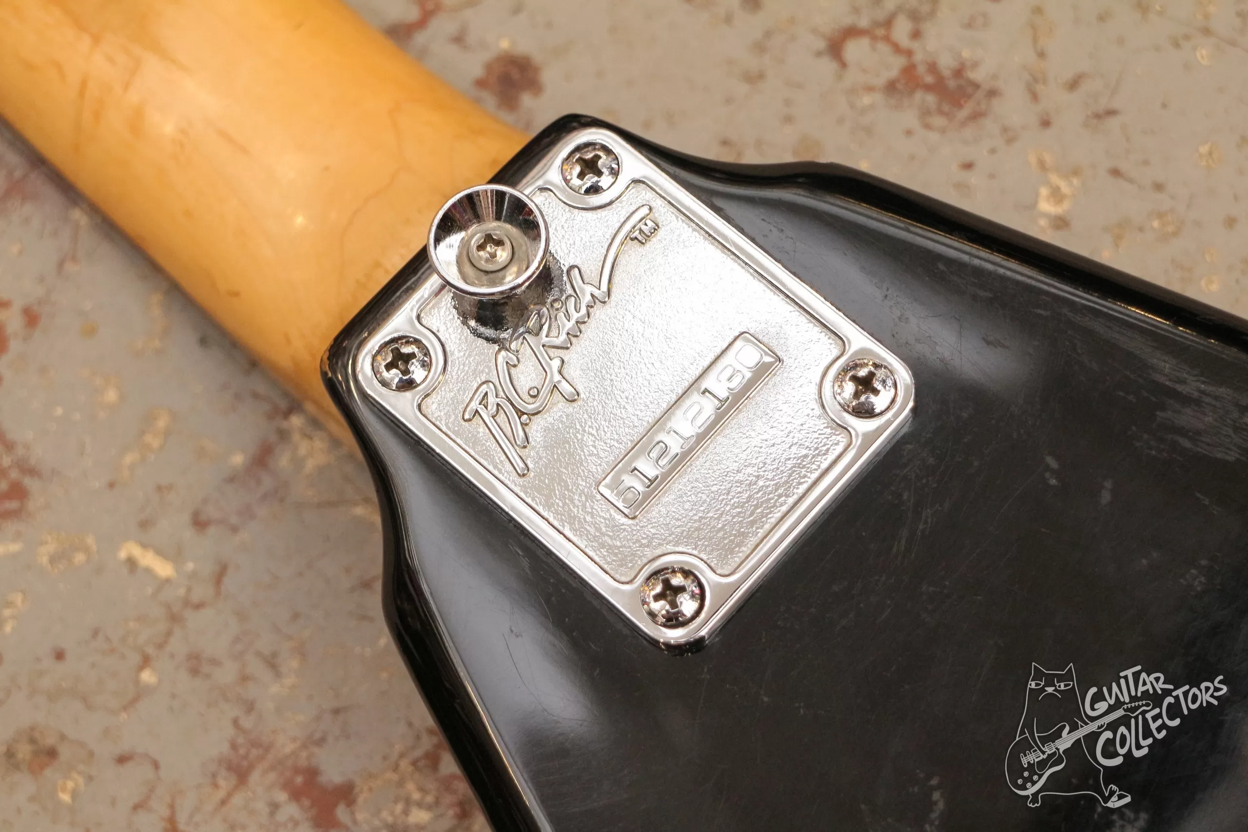 B.C. Rich Jr. V Platinum Series