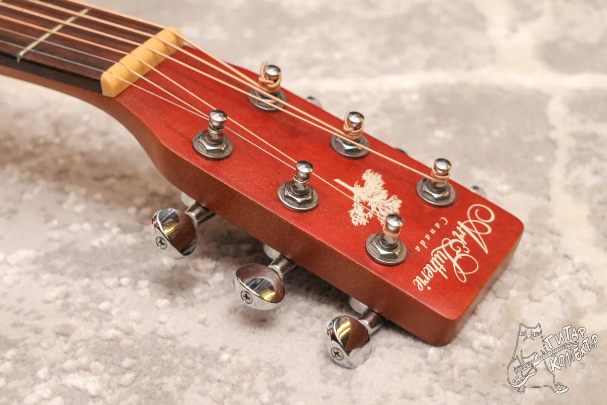 Art & Lutherie Ami Burgundy QI Parlor