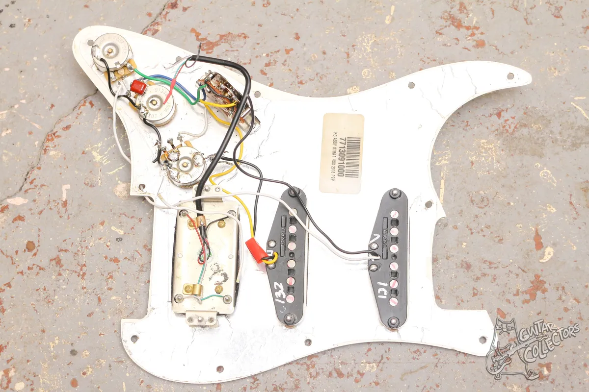 Fender Player Stratocaster HSS Pickguard